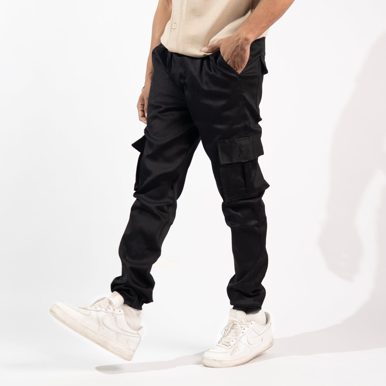 BLACK CARGO PANTS