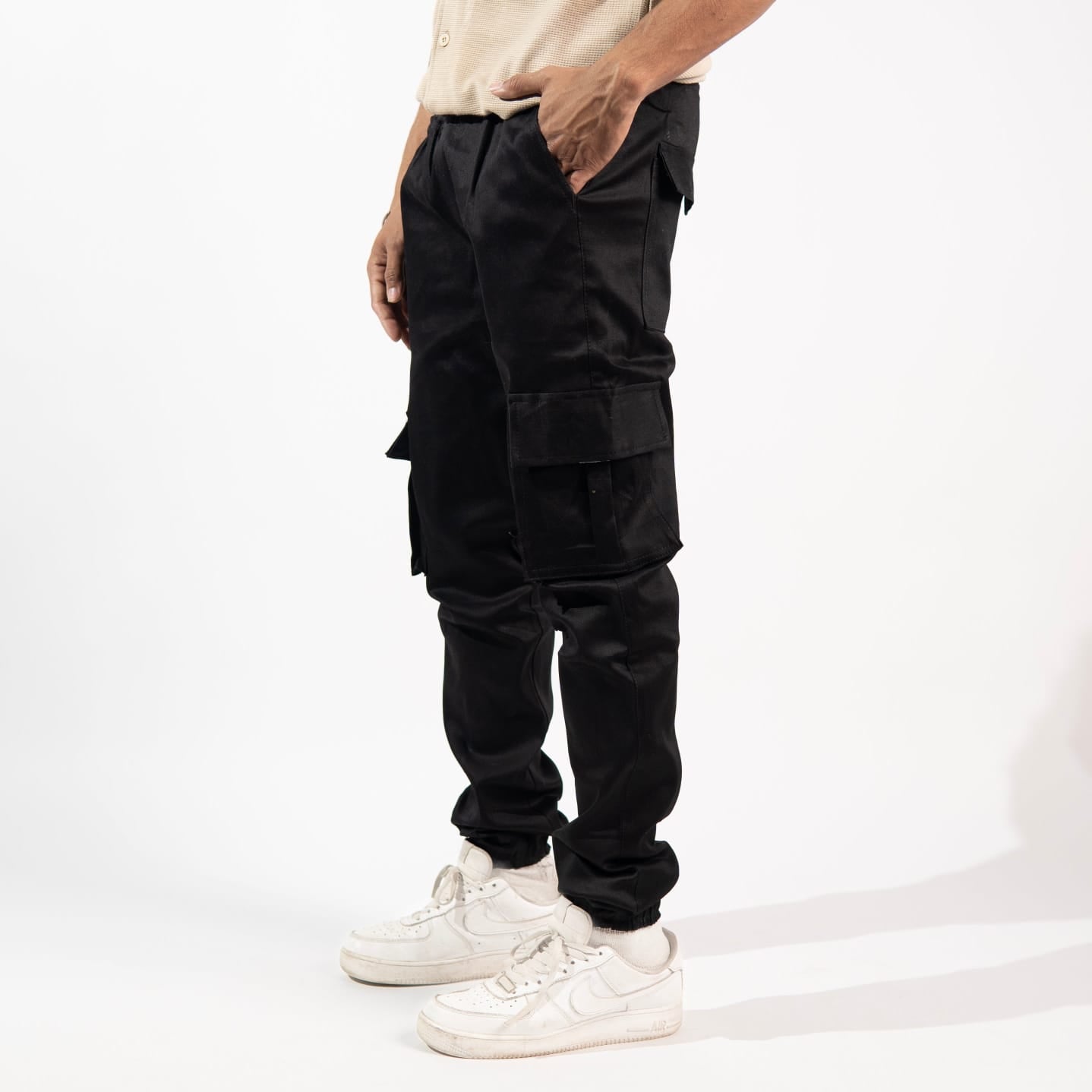 BLACK CARGO PANTS